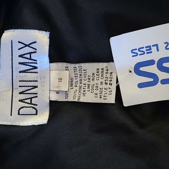 Dani Max black tiered dress sheer cap ruffle sleeve Fabric rose Vneck sz 18 New… - Picture 8 of 8